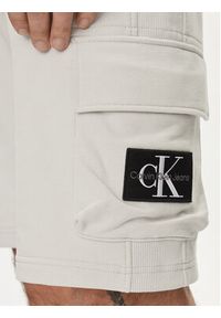 Calvin Klein Jeans Szorty sportowe Monologo Badge J30J325132 Szary Regular Fit. Kolor: szary. Materiał: bawełna. Styl: sportowy #4