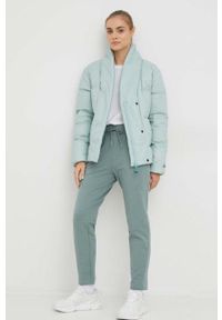 Reebok kurtka puchowa damska kolor zielony zimowa. Okazja: na co dzień. Kolor: zielony. Materiał: puch. Sezon: zima. Styl: casual #3