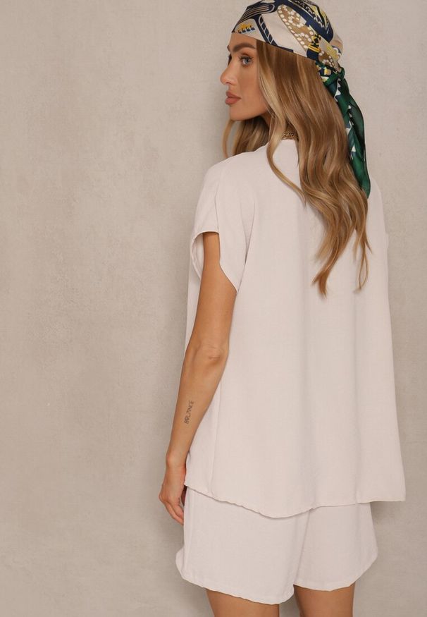 Renee - Beżowy Komplet z Wiskozą T-shirt z Ozdobnymi Guzikami i Szorty Niterela. Kolor: beżowy. Materiał: wiskoza