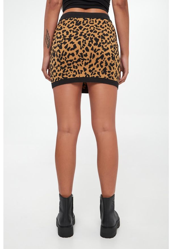 Spódnica mini w panterkę DKNY. Wzór: motyw zwierzęcy
