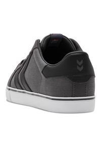 Trenerzy Hummel Leisure Lx-E. Kolor: szary. Materiał: mikrofibra. Szerokość cholewki: normalna. Wzór: jodełka