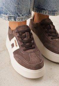 Born2be - Brązowe Skórzane Sneakersy na Grubej Podeszwie Zdobione Drobną Perforacją Serinatea. Okazja: na co dzień. Kolor: brązowy. Materiał: skóra. Wzór: aplikacja #6
