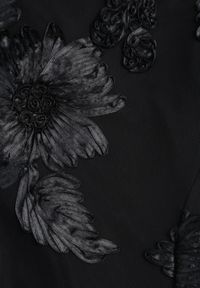 Born2be - Czarna Koktajlowa Sukienka Siateczkowa z Odkrytymi Plecami z Wiązaniem Cezelle. Kolor: czarny. Materiał: materiał. Wzór: aplikacja, kwiaty. Styl: wizytowy #6