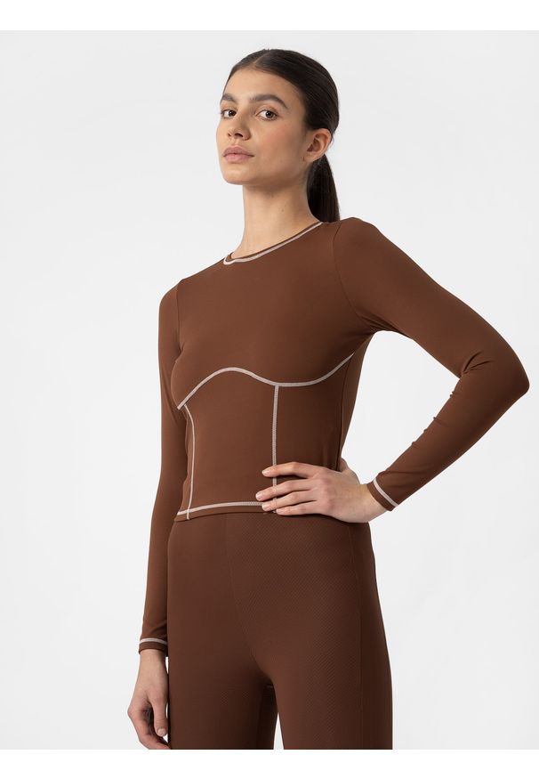 4f - 4F Longsleeve crop-top slim gładki damski XS. Typ kołnierza: dekolt gorset. Kolor: brązowy. Materiał: materiał. Długość rękawa: długi rękaw. Wzór: gładki