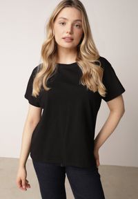 Born2be - Czarny T-shirt Bawełniany Klasyczny o Fasonie Oversize z Dłuższym Tyłem Nemedora. Okazja: na co dzień. Kolor: czarny. Materiał: bawełna. Długość: długie. Styl: klasyczny #5