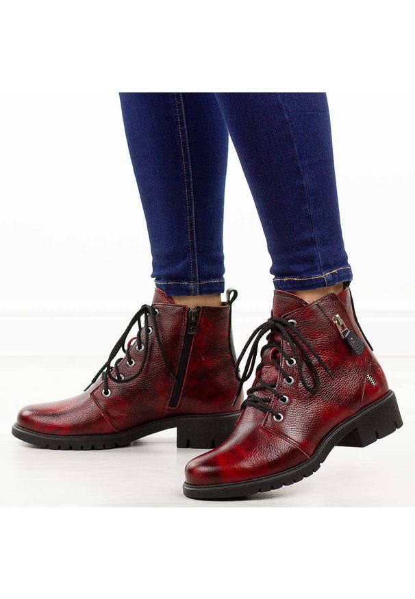 Czerwone zimowe Polskie botki damskie Galant 3343. Okazja: na co dzień. Nosek buta: okrągły. Kolor: czerwony. Materiał: skóra. Szerokość cholewki: normalna. Sezon: zima. Styl: klasyczny, casual, elegancki
