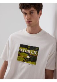 Reserved - T-shirt comfort z nadrukiem - złamana biel. Materiał: bawełna, dzianina. Wzór: nadruk #1