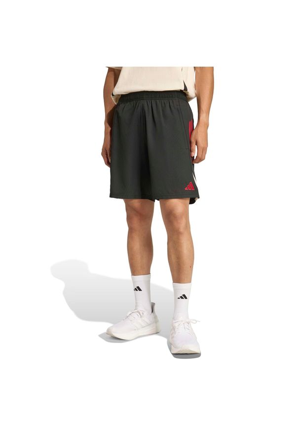 Adidas - Szorty Liverpool FC Competition Downtime 2025/26. Kolor: czarny. Długość: krótkie. Sport: piłka nożna