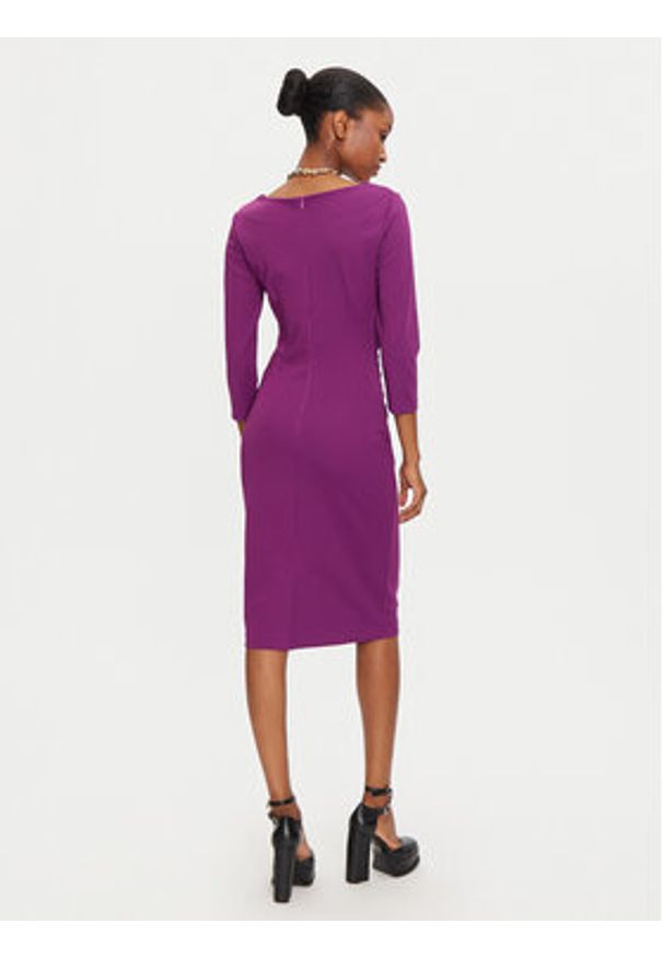 Rinascimento Sukienka koktajlowa CFC0121014003 Fioletowy Regular Fit. Kolor: fioletowy. Materiał: syntetyk. Styl: wizytowy
