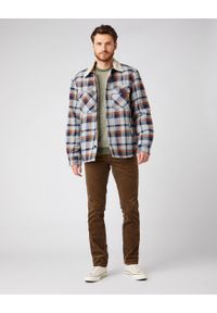 Wrangler - WRANGLER TEXAS SLIM MĘSKIE SPODNIE SZTRUKSOWE TEAK W12SEC455 112141149. Okazja: na randkę, na co dzień. Materiał: sztruks. Styl: casual, elegancki #5