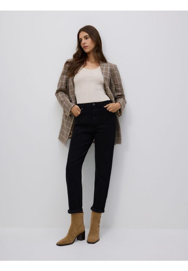 Reserved - Jeansy boyfriend slim - czarny. Kolor: czarny. Materiał: jeans