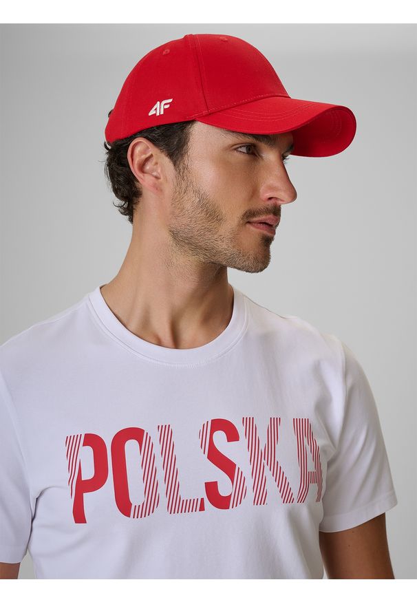 4f - 4F Czapka kibica z daszkiem uniseks - czerwona S/M (58cm). Kolor: czerwony. Materiał: tkanina, materiał, bawełna. Styl: casual, sportowy