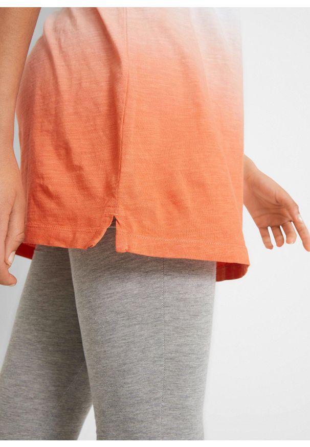bonprix - Długi shirt boxy z rozcięciem z boku. Kolor: zielony. Materiał: bawełna. Długość: długie