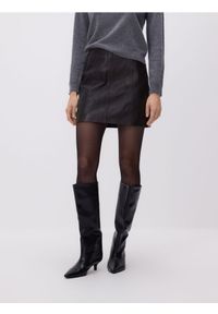 Reserved - Skórzana spódnica mini - ciemnobrązowy. Kolor: brązowy. Materiał: skóra #1