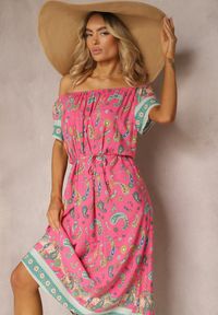 Renee - Różowa Pudełkowa Sukienka z Bawełny we Wzór Paisley z Hiszpańskim Dekoltem Veranica. Kolor: różowy. Materiał: bawełna. Wzór: paisley. Sezon: lato #1