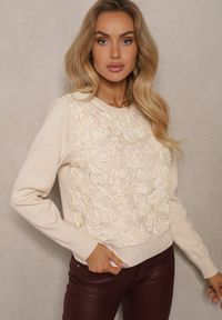 Renee - Jasnobeżowy Sweter z Wiskozą Ozdobiony Aplikacjami z Siateczki Harilia. Okazja: na co dzień. Kolor: beżowy. Materiał: wiskoza. Wzór: aplikacja. Styl: klasyczny, casual, elegancki