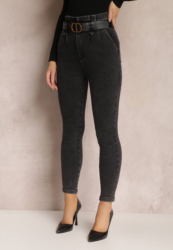 Renee - Czarne Jeansy Mom Fit z Paskiem Astera. Stan: podwyższony. Kolor: czarny. Styl: elegancki