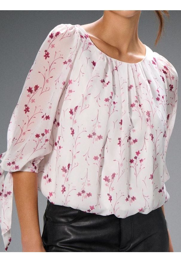 Sinsay - Koszulowa bluzka w kwiaty - wielobarwny. Wzór: kwiaty