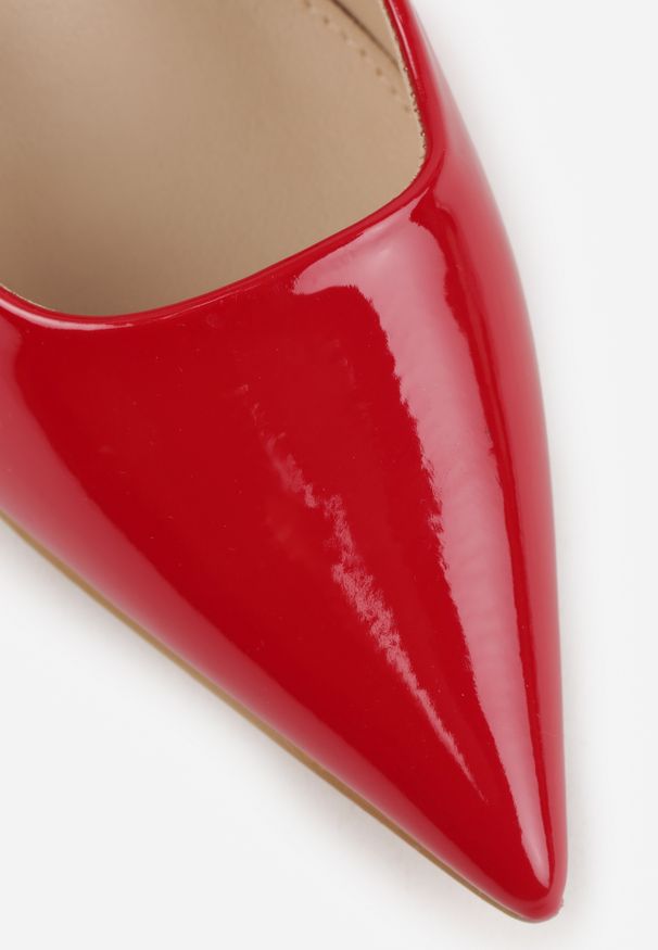 Renee - Czerwone Lakierowane Szpilki Vices ze Szpiczastym Noskiem Etavia. Okazja: na studniówkę, na sylwestra. Nosek buta: szpiczasty. Kolor: czerwony. Materiał: lakier. Obcas: na szpilce. Wysokość obcasa: średni