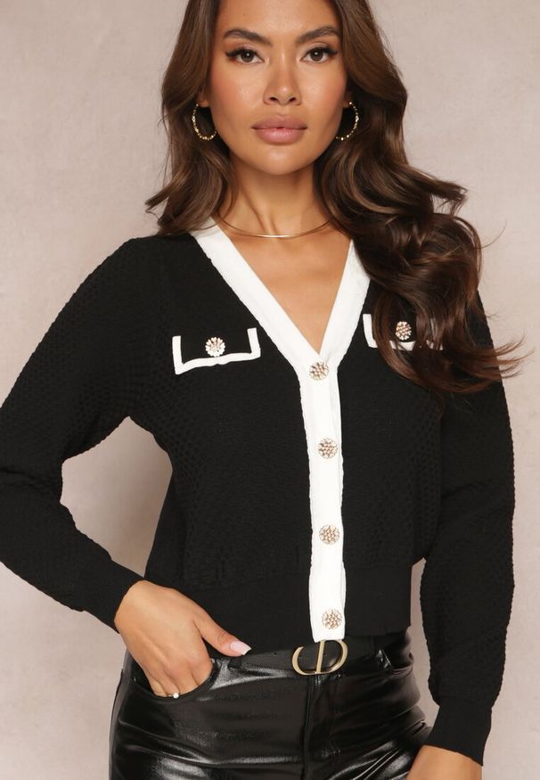 Renee - Czarny Kardigan na Guziki z Trójkątnym Dekoltem Xilmal. Kolor: czarny