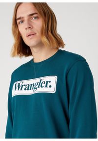 Wrangler - WRANGELR SEASONAL CREW MĘSKA BLUZA NIEROZPINANA LOGO DEEP TEAL GREEN 112341199