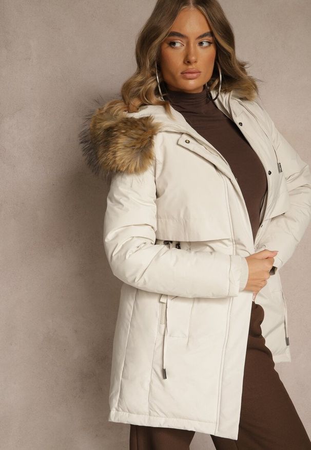 Renee - Biała Klasyczna Kurtka Parka z Kapturem z Futrem Nalisava. Typ kołnierza: kaptur. Kolor: biały. Materiał: futro. Styl: klasyczny