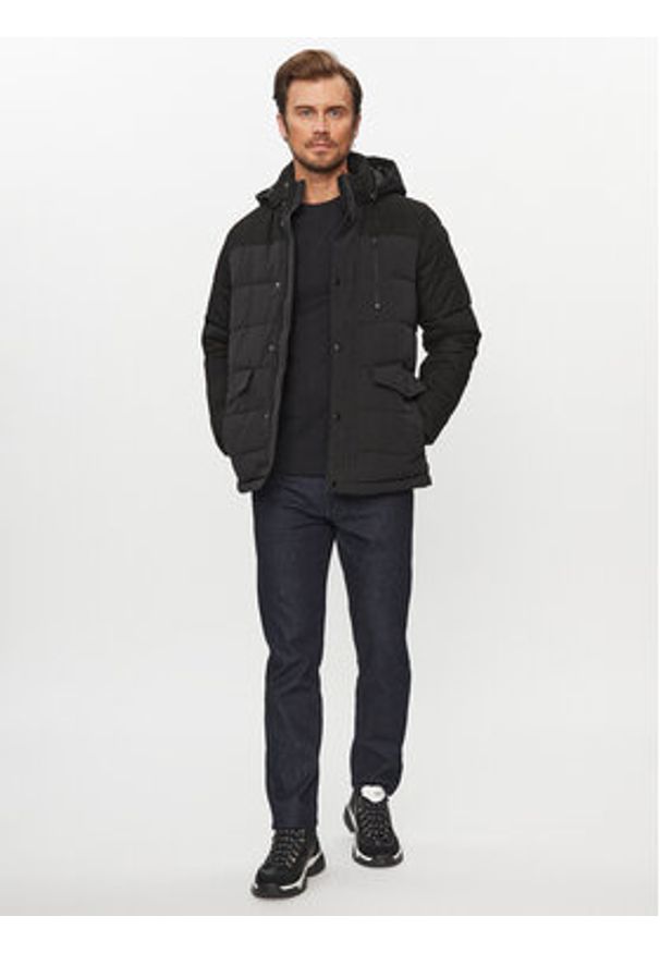 CMP Kurtka zimowa 33K3897 Czarny Regular Fit. Kolor: czarny. Materiał: syntetyk. Sezon: zima