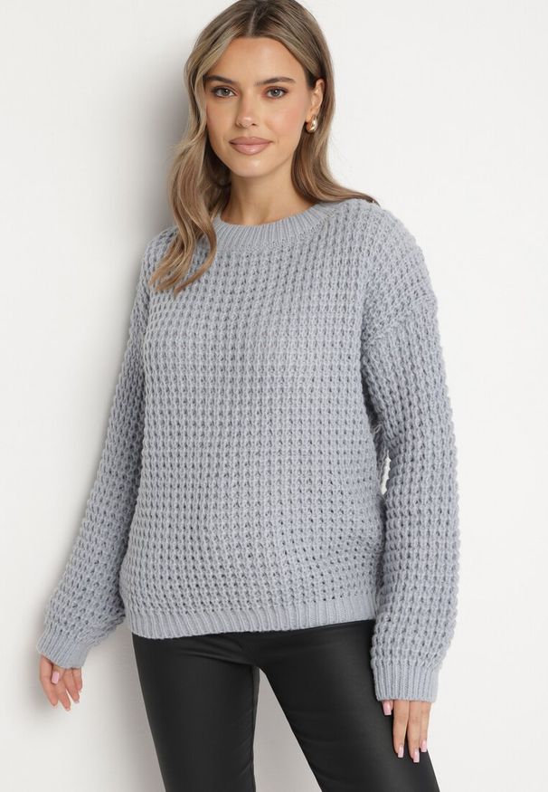Born2be - Jasnoniebieski Sweter z Dodatkiem Wiskozy i Ozdobnym Splotem Riavellea. Okazja: na co dzień, na spotkanie biznesowe. Kolor: niebieski. Materiał: wiskoza. Wzór: ze splotem. Styl: elegancki, biznesowy, casual