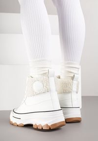 Born2be - Białe Traperki Typu Trampki na Platformie z Futerkowymi Wstawkami Mialessia. Okazja: na co dzień. Kolor: biały. Materiał: jeans, skóra. Obcas: na platformie. Styl: casual, rockowy #6