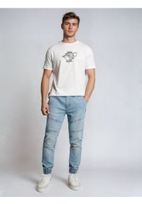 Sinsay - Jeansy jogger z efektem sprania - niebieski. Kolor: niebieski