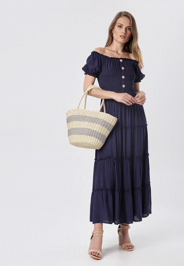 Born2be - Granatowa Sukienka z Wiskozy o Kroju Hiszpanki Ciririla. Okazja: na co dzień. Typ kołnierza: kołnierz z falbankami, dekolt hiszpanka. Kolor: niebieski. Typ sukienki: rozkloszowane. Materiał: wiskoza, materiał. Długość rękawa: krótki rękaw. Sezon: lato. Styl: elegancki, casual. Długość: midi