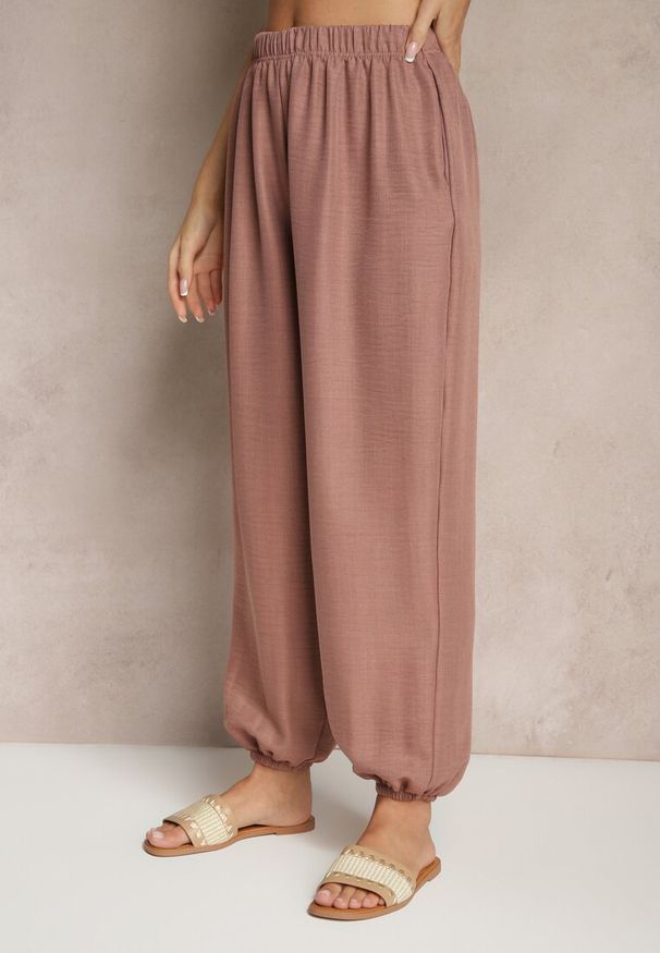 Renee - Brązowe Spodnie Joggery High Waist ze Ściągaczami Korilanea. Okazja: na co dzień. Stan: podwyższony. Kolor: brązowy. Styl: elegancki, casual
