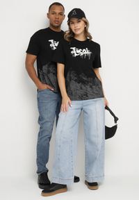 Born2be - Czarna Koszulka z Bawełny z Nadrukiem w Streetwearowym Stylu Meponia. Okazja: na co dzień. Kolor: czarny. Materiał: bawełna. Wzór: nadruk. Styl: klasyczny, casual #6