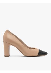 Ryłko - Beżowe czółenka z czarnym noskiem. Nosek buta: okrągły. Kolor: beżowy. Materiał: skóra. Obcas: na obcasie. Styl: street. Wysokość obcasa: średni #1