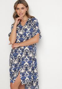 Born2be - Granatowa Pudełkowa Sukienka Koszulowa z Wiskozy w Ornamentalny Print Vanisse. Okazja: na co dzień. Kolor: niebieski. Materiał: wiskoza. Długość rękawa: krótki rękaw. Wzór: nadruk. Sezon: wiosna, lato. Typ sukienki: koszulowe. Styl: casual #5