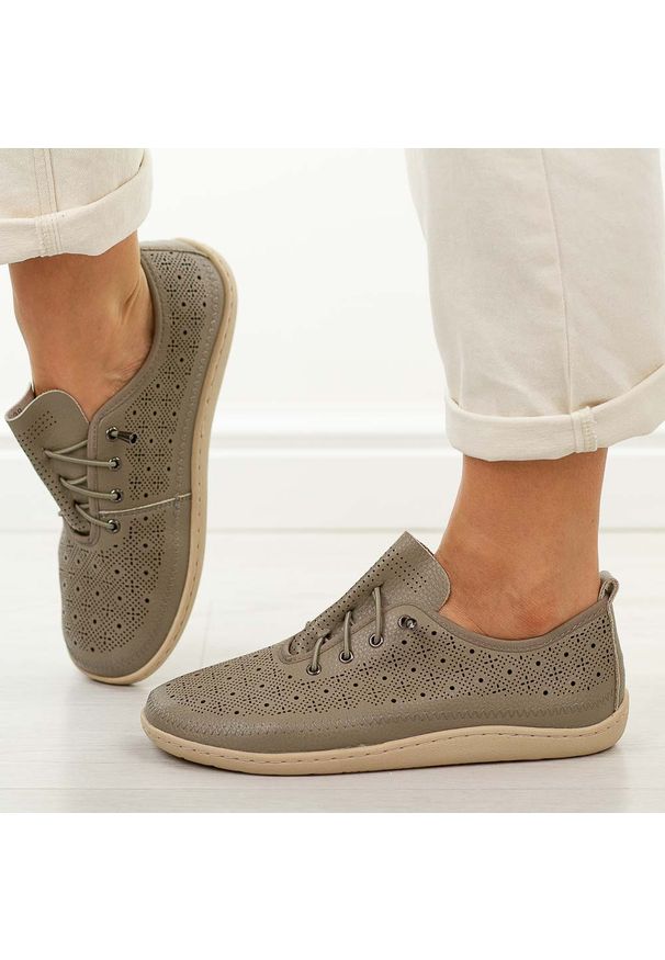 Szare skórzane półbuty damskie barefoot M.Daszyński Ol38-7. Okazja: na co dzień. Kolor: szary. Materiał: skóra. Szerokość cholewki: normalna. Sezon: wiosna, jesień, lato. Styl: casual, klasyczny, sportowy