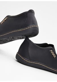 bonprix - Baleriny w stylu Mary Jane. Zapięcie: pasek. Kolor: czarny. Styl: elegancki #3