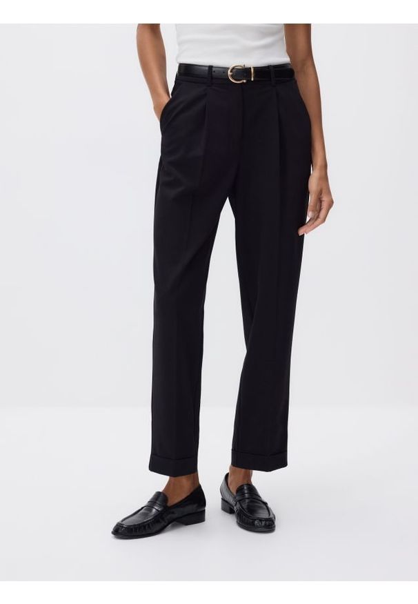 Reserved - Spodnie z paskiem - czarny. Kolor: czarny. Materiał: tkanina, wiskoza