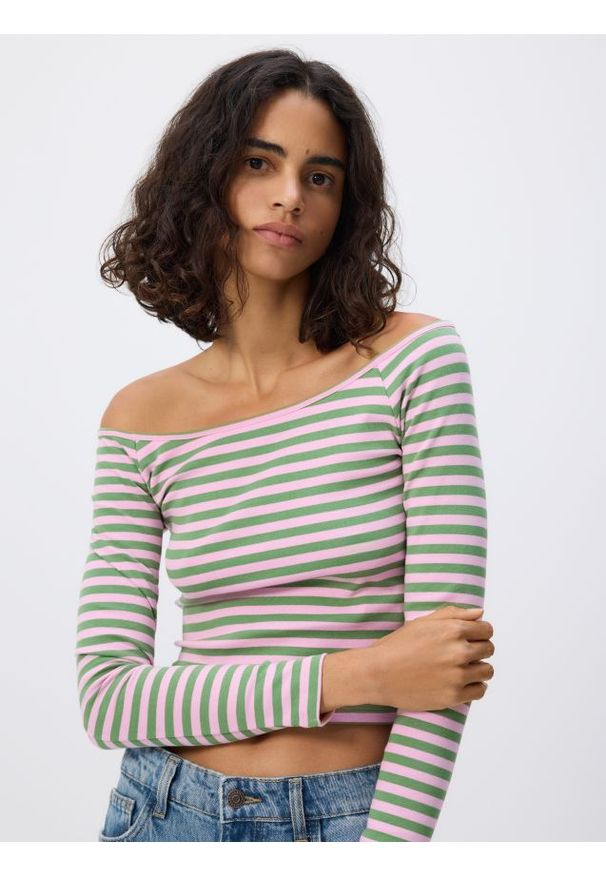 Reserved - Bluzka z prostym dekoltem - inny. Materiał: dzianina, bawełna. Długość: krótkie