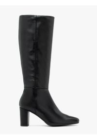 Ryłko - Czarne kozaki na obcasie ze skóry licowej. Okazja: na co dzień. Zapięcie: zamek. Kolor: czarny. Szerokość cholewki: normalna. Materiał: skóra. Sezon: wiosna, jesień. Obcas: na obcasie. Styl: klasyczny, casual, street, elegancki. Wysokość obcasa: średni #1