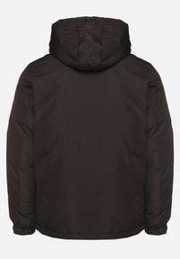 Born2be - Czarna Kurtka Zimowa z Kapturem na Suwak Emilindra. Okazja: na co dzień. Typ kołnierza: kaptur. Kolekcja: plus size. Kolor: czarny. Długość: długie. Materiał: jeans. Długość rękawa: długi rękaw. Sezon: zima. Styl: klasyczny, casual, elegancki #4