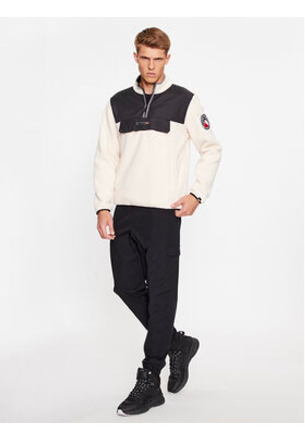 Ellesse Polar Zinco SHT19077 Écru Regular Fit. Materiał: syntetyk