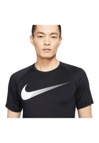 Koszulka męska do biegania Nike Pro Short-Sleeve Graphic Top CT6392. Materiał: materiał, włókno, elastan, dzianina, skóra, poliester. Technologia: Dri-Fit (Nike). Sport: fitness #2