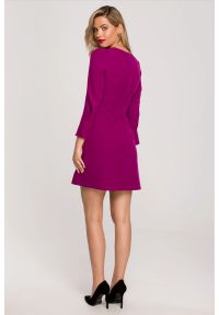 Makover - Krótka sukienka trapezowa z bufiastymi rękawami fioletowa. Okazja: na imprezę. Kolor: fioletowy. Typ sukienki: trapezowe. Styl: elegancki, wizytowy. Długość: mini #4