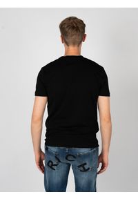 John Richmond T-Shirt | HMP25030TS | Mężczyzna | Czarny. Okazja: na co dzień. Kolor: czarny. Materiał: bawełna. Wzór: nadruk. Styl: klasyczny, elegancki, casual