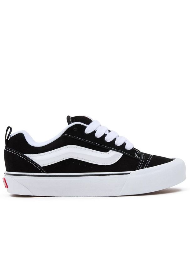 Buty Vans KNU Skool VN0009QC6BT1 - czarne. Okazja: na co dzień. Zapięcie: pasek. Kolor: czarny. Materiał: zamsz, tkanina, guma. Szerokość cholewki: normalna. Model: Vans Old Skool