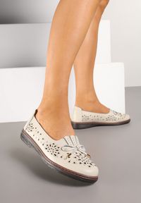 Born2be - Beżowe Ażurowe Półbuty ze Skóry Naturalnej z Ozdobną Kokardką Silotina. Okazja: na co dzień. Kolor: beżowy. Materiał: skóra. Wzór: ażurowy. Sezon: wiosna, lato. Obcas: na obcasie. Styl: casual, klasyczny, elegancki. Wysokość obcasa: niski #3