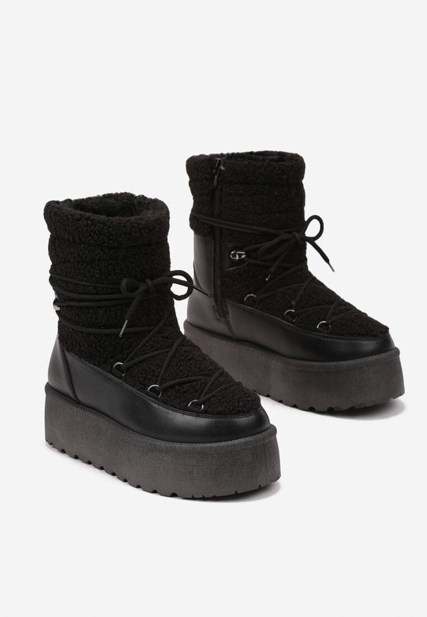 Born2be - Czarne Śniegowce Vices na Grubej Podeszwie Ozdobione Sznurowaniem i Futerkiem Ravanelle. Okazja: na co dzień. Zapięcie: sznurówki. Kolor: czarny. Materiał: futro. Wzór: aplikacja. Sezon: zima. Styl: casual