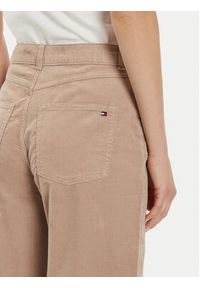 TOMMY HILFIGER - Tommy Hilfiger Spodnie materiałowe WW0WW43631 Beżowy Relaxed Fit. Kolor: beżowy. Materiał: bawełna #4