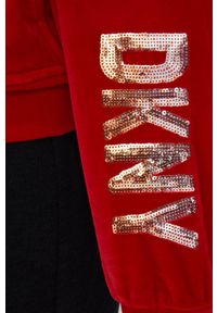 DKNY - Dkny bluza damska kolor czerwony z kapturem z aplikacją. Typ kołnierza: kaptur. Kolor: czerwony. Wzór: aplikacja #5